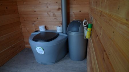 Nhà vệ sinh than bùn cho một nơi cư trú mùa hè