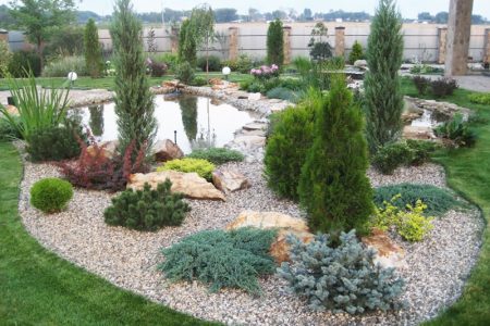 gebogen lijnen op het bloembed