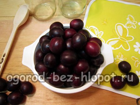 Вишнева слива в купа