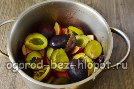 tilsætning af hakkede blommer