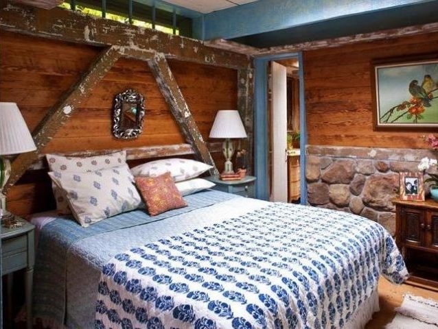 Стени под дърво