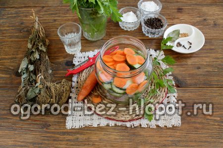 Добавете морковите в буркана