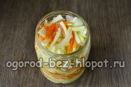 Salad trong một cái lọ
