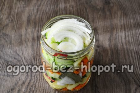 пълнейки буркана до върха