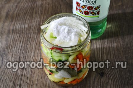 сложете отгоре сол и оцет