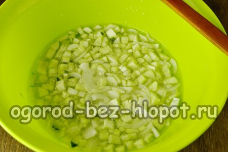 išimkite dubenį su daržovėmis