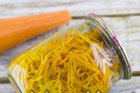 Коркиране на буркани