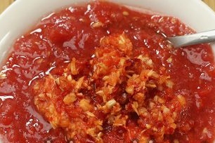 add horseradish and garlic to tomatoes