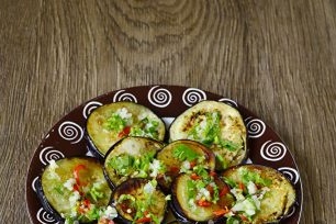 свържете патладжана с дресинга