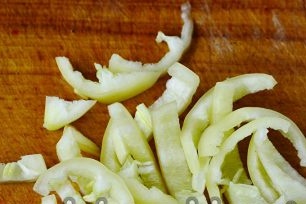 supjaustykite pipirais