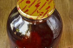 залейте сливите с вряла вода