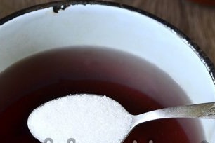 добавете захар