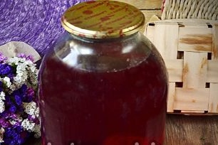 компот за зимата от сливи