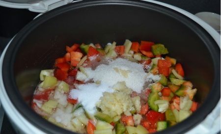 Trong nồi nấu chậm