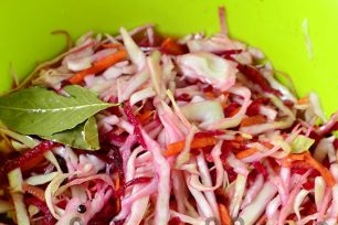 pour cabbage with marinade