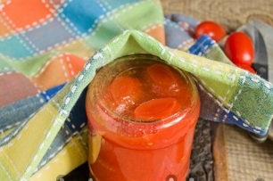 אנו מכסים את הצנצנת