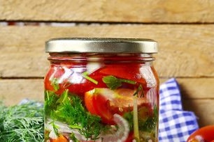 есенната доматена салата е готова