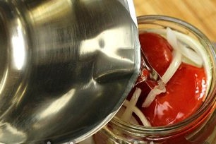 изсипете вряла вода