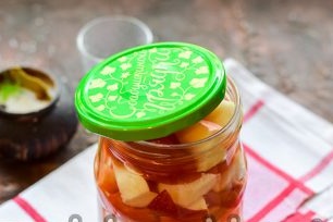 източете консерва от буркана, пригответе маринатата и напълнете отново консервите