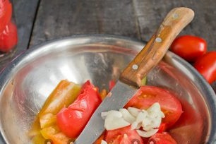 добавете чесън