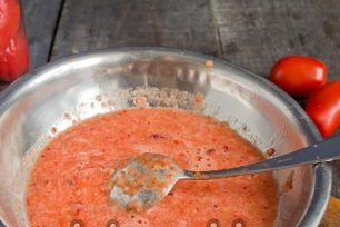 добавете подправки, сварете