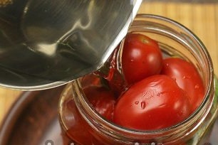 изсипете марината