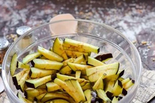 сложете съставките в чиния