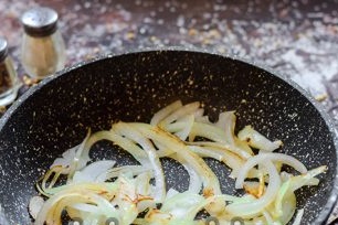 запържете лука