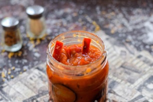 שופכים לצנצנת