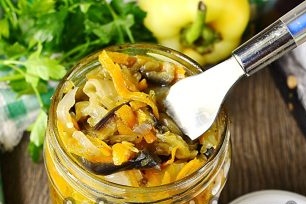 Салата Pyaterochka за зимата с патладжан, рецепта