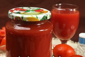 Nước trái cây trong bình