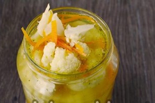 שוכב על הגדות