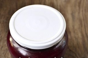 bỏ khoai tây nghiền vào lọ