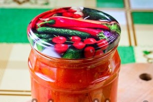 Коркиране на буркани