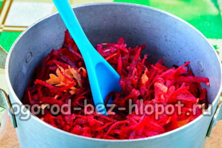 запържете моркови и цвекло