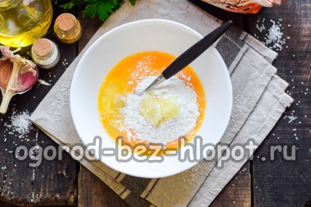 изстискайте чесъна