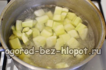 се вари във вода