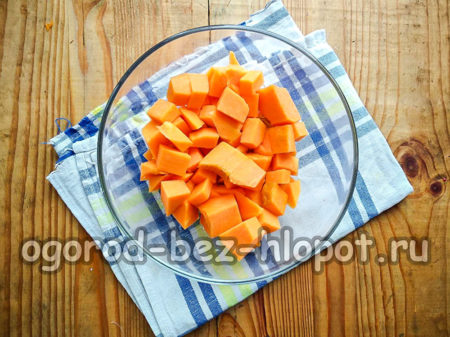 pjaustytą moliūgą