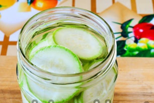 изсипете вряла вода