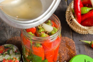 изсипете марината