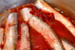 הוסף מלח, סוכר, חומץ