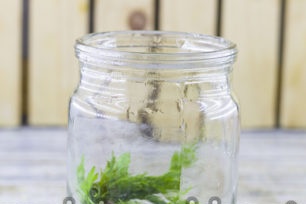 prieskoniai stiklainio apačioje