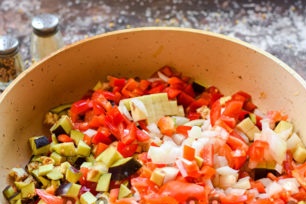 Nấu trong chảo trong 25 phút.