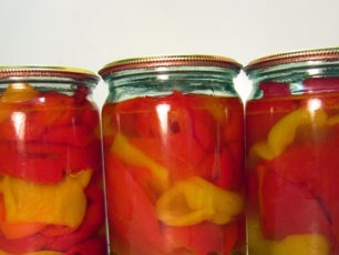 черен пипер в банки