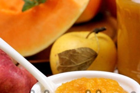 bí ngô và táo xay nhuyễn