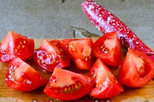 нарязани домати