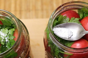 изсипете лимонена киселина