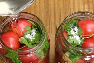 изсипете саламура