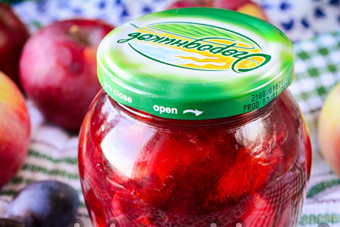 сладко от сливи с ябълки