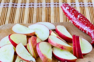 нарязани ябълки